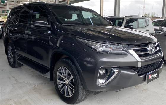 TOYOTA HILUX SW4 2.8 SRX 4X4 16V TURBO INTERCOOLER DIESEL 4P AUTOMÁTICO TOYOTA HILUX SW4 2.8 SRX 4X4 16V TURBO INTERCOOLER DIESEL 4P AUTOMÁTICO